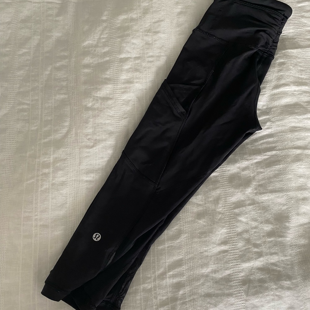Lulu Lemon size 2 crop yoga